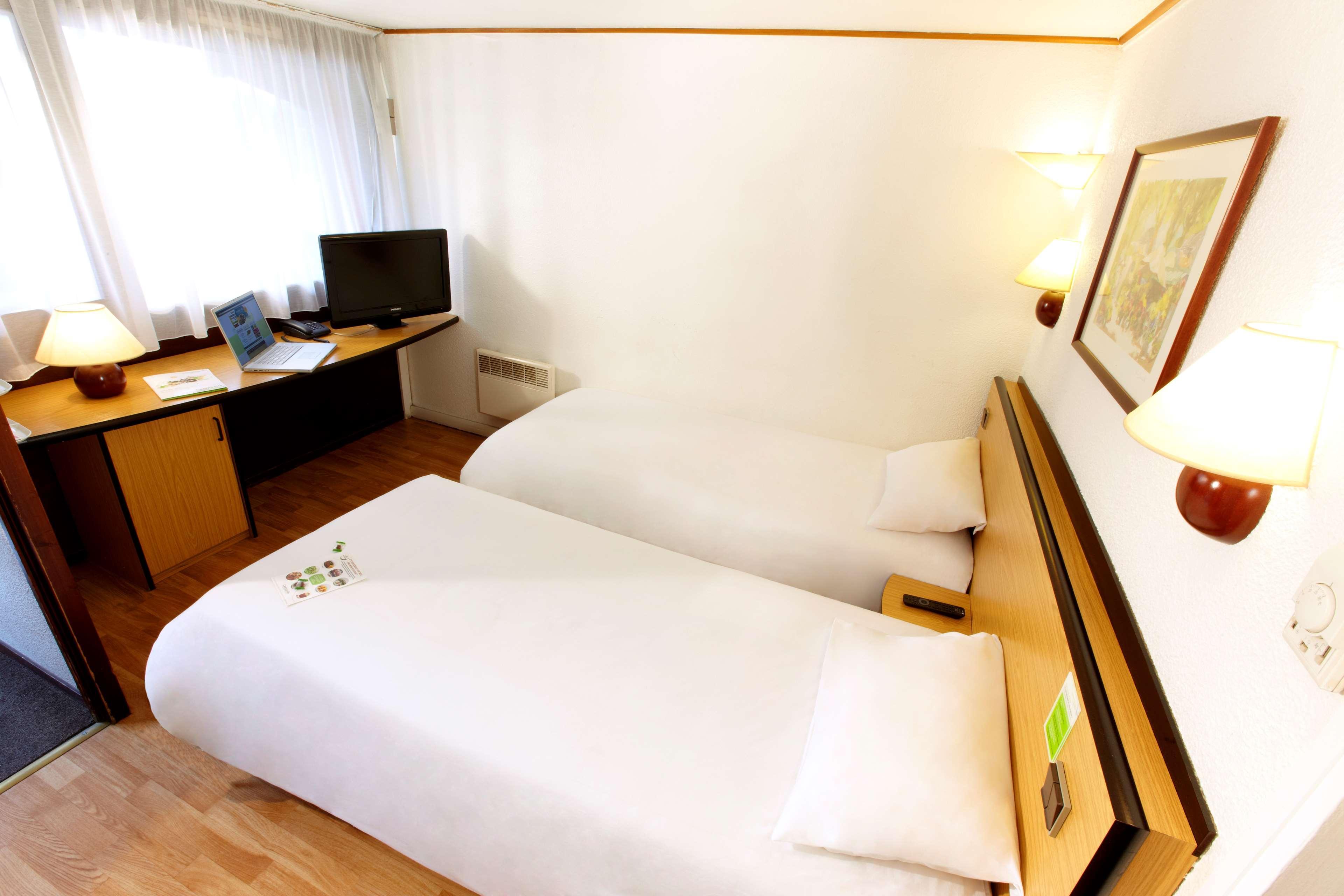 Kyriad Direct Epinal Bagian luar foto